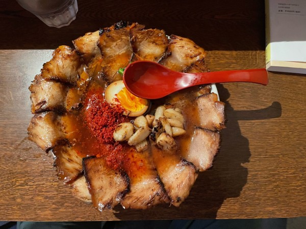 「焼豚ラーメン　肉盛り　ニンニク　大辛」@焼豚ラーメン 三條の写真