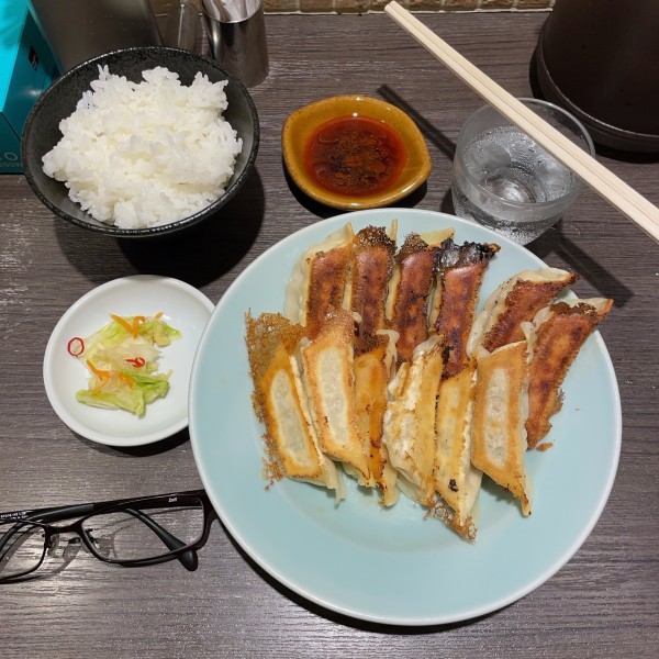 「焼餃子（2人前）＋ライス」@宇都宮みんみん ホテル アール・メッツ店の写真