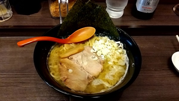 「豚骨醤油（８００円）」@めん処 仁兵衛 橋本北口店の写真