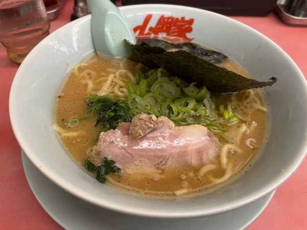 「正油ラーメンかためおおめ」@ラーメン山岡家 木更津店の写真