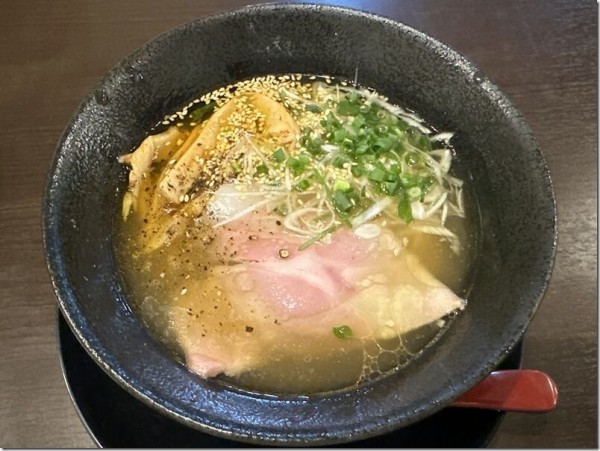 牛骨塩らぁめん