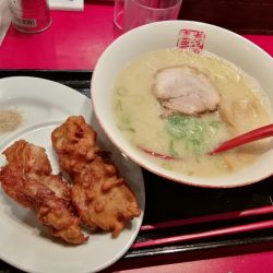 白ラーメン 670円＋唐揚げ（2個）セット(350円)