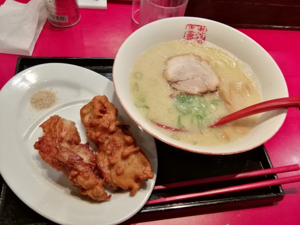 「白ラーメン 670円＋唐揚げ（2個）セット(350円)」@らーめん寿がきや 名古屋エスカ店の写真