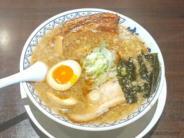 「角煮ばんから（＋味玉、替え玉３玉）」@東京豚骨ラーメン ばんから 甲府南店の写真