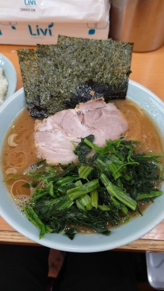 「ラーメン並　ほうれん草」@横浜らーめん 武蔵家 綾瀬店の写真