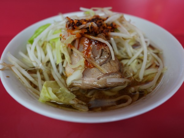 「小 辣油」@ラーメン二郎 千住大橋駅前店の写真