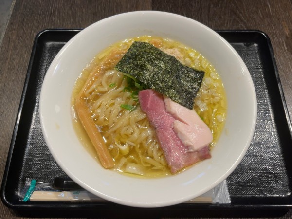 「「黒さつま鷄」塩 手もみ麺」@特級鶏蕎麦 龍介 PLAY atre TSUCHIURA店の写真