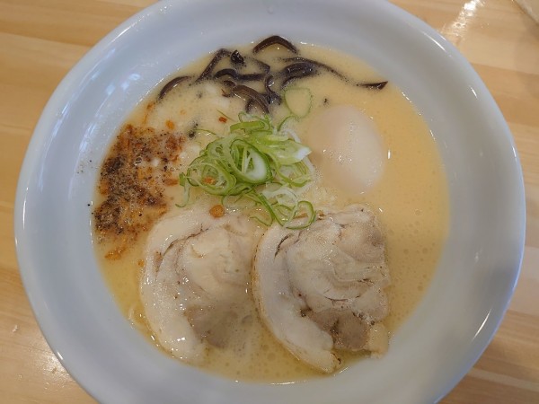 「塩ラーメン　味玉トッピング」@麺屋 松どりの写真