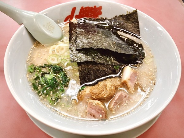 「塩ラーメン（690円）、コロ焼豚（CP）」@ラーメン山岡家 つくば中央店の写真