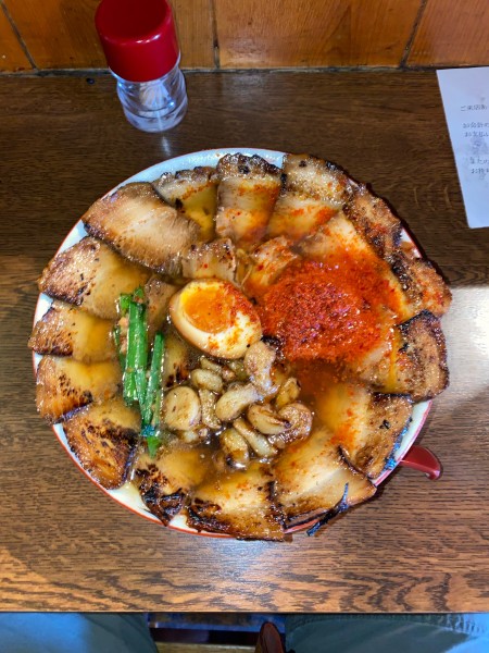 「焼豚ラーメン大盛肉盛りにんにく大辛¥1,300円」@焼豚ラーメン 三條の写真