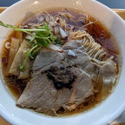 黒トリュフ香る醤油そば