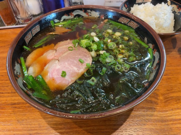 「ニンニクラーメン　半ライス」@味の終着駅 次郎長の写真