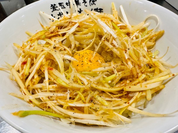 「辛ネギ釜玉中華そば(大)【850円】」@釜玉中華そば ナポレオン軒 府中店の写真