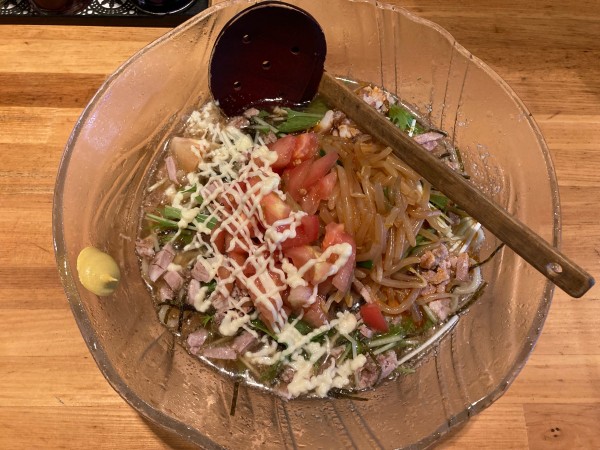 「【夏季限定】冷しサラダ麺&冷し四川麺のハーフ&ハーフ¥880」@会津ラーメン 和の写真