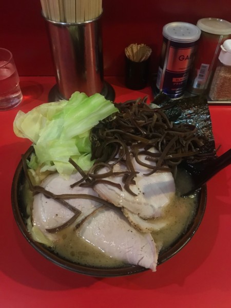 「チャーシューメン 900円 ＋ キャベツ 100円」@どんとこい家の写真