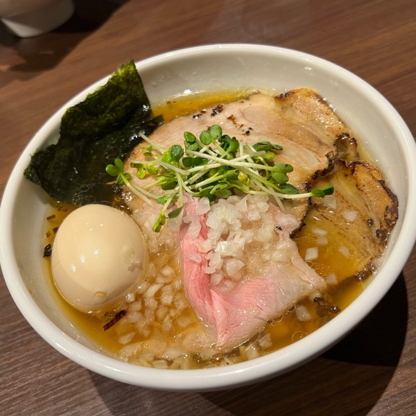 「「淡麗煮干し中華そば」「半熟味玉」「厚切り炙り焼豚」」@自家製麺 まかないへきるの写真