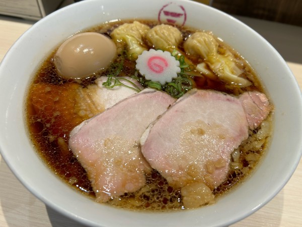 「特中華そば大盛1250円」@横浜中華そば 維新商店 みなとみらい店の写真