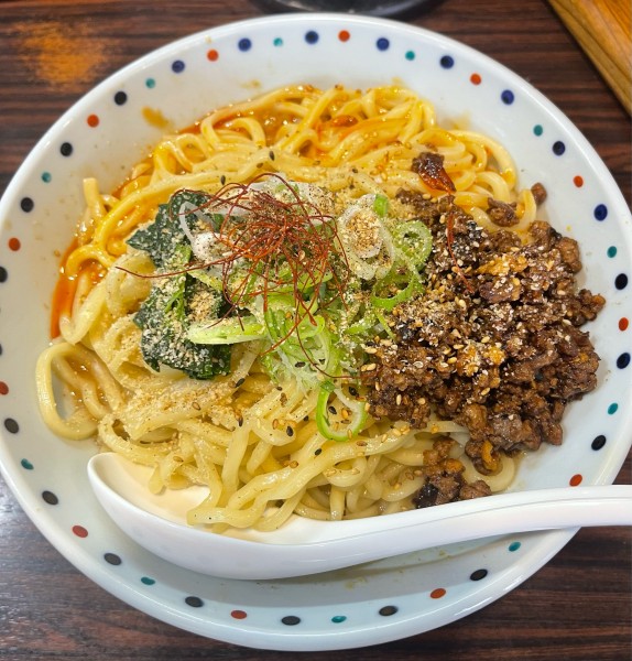 「汁無し坦々麺(普辛)大盛」@らー麺 あけどやの写真