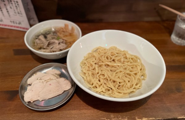 「塩つけ麺¥880、大盛無料、鶏チャーシュー¥220」@三文の徳の写真