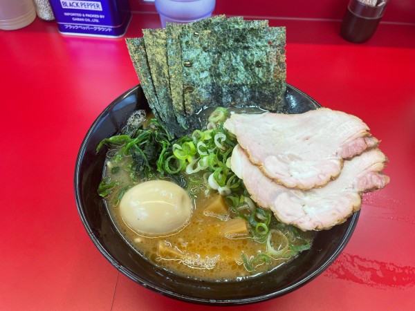 「特製ラーメン」@横浜家系ラーメン 宮里家の写真