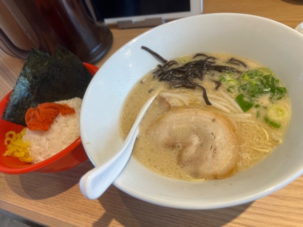 「白丸ラーメン　明太子ご飯」@一風堂 THE OUTLETS SHONAN HIRATSUKA店の写真