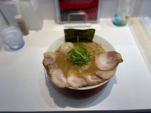 「純黒豚豚骨+肉増し+味玉アローカナ」@上方レインボーの写真