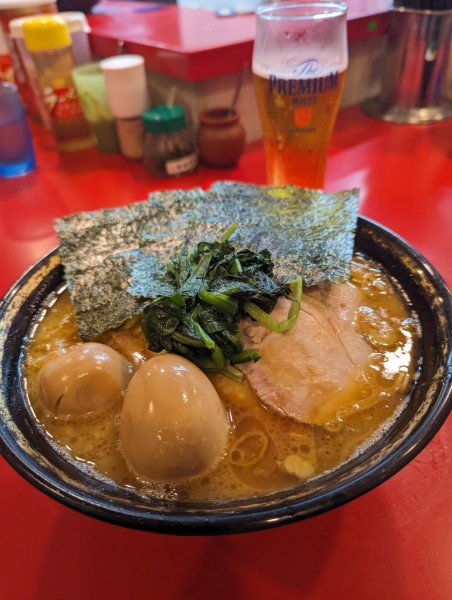 「大盛チャーシューメン+味玉☓2+小ビール」@家系総本山 ラーメン吉村家の写真