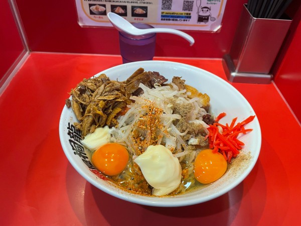 「冷やしまぜそば　マヨダブル　鳥ほぐし　紅生姜」@麺屋 桐龍の写真