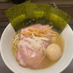 特製淡麗豚骨塩ラーメン