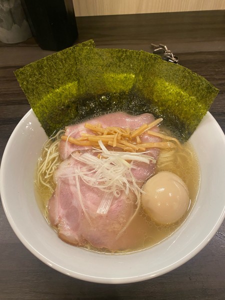 「特製淡麗豚骨塩ラーメン」@ラーメン 邪道と外道の写真