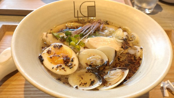 「鶏とハマグリの塩らーめん　980円」@鶏soba Luca Lifeの写真