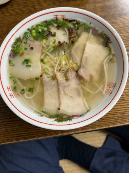 「ラーメン中（600円）+チャーシュー大もり（100円）」@のり一ラーメンの写真
