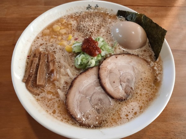 「白味噌ラーメン 味玉付き」@麺処 門つるの写真