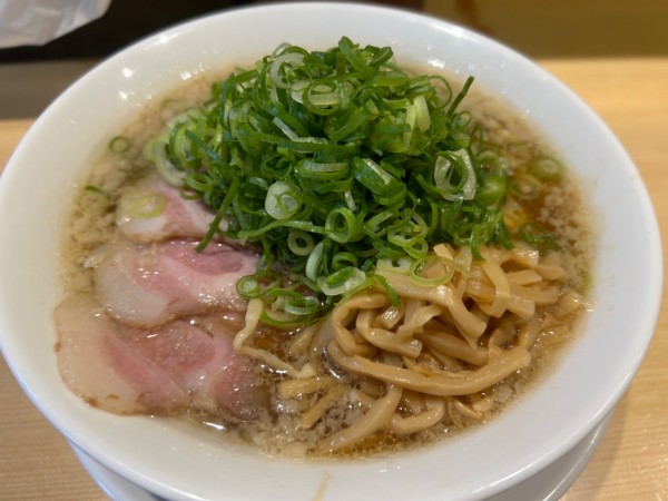 「チャーシュー熟成醤油ラーメン（太麺）」@京都ラーメン 森井 久地店の写真