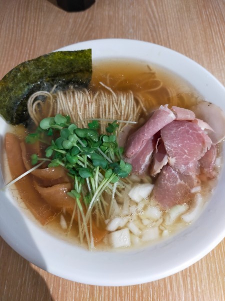 「白醤油中華そば」@一番だしラーメン しんせんの写真