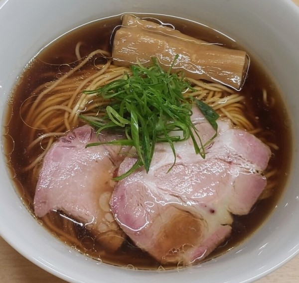 「醤油ラーメン ９００円」@NAGASHARIの写真