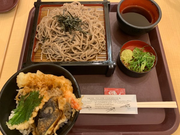 「ミニ天丼とそばセット 1030円」@東京シェフズキッチン そば処 羽田あずみ野の写真