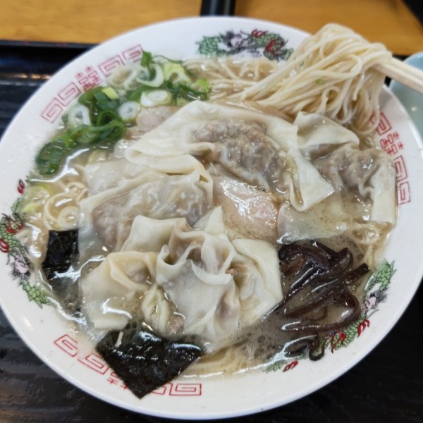「ワンタンメン(850円)」@うちだラーメンの写真