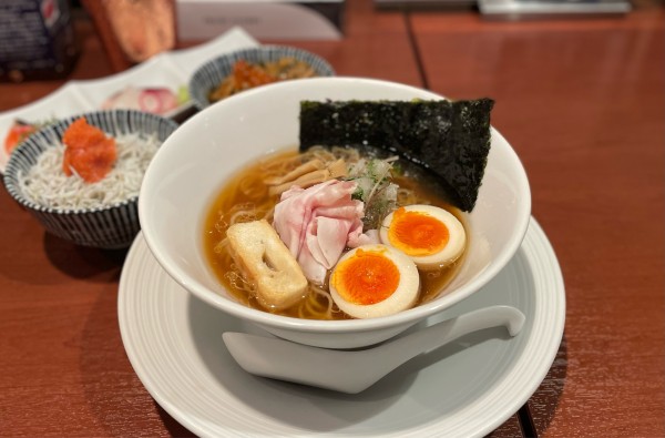 「冷やし煮干らぁ麺 ¥1100」@酒肴場 屯の写真