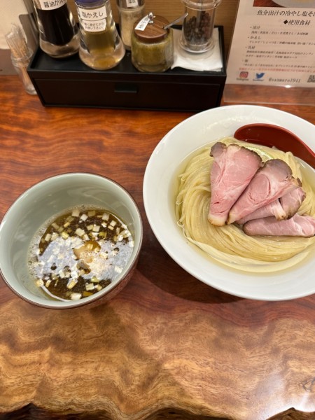 「昆布水つけ麺醤油　大盛り　チャーシュー」@三馬路 東京店の写真