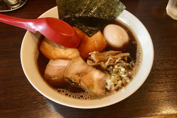 「タマリ醤油そば 850円＋具だくさん 250円」@中華そば 東京ぐれっちの写真