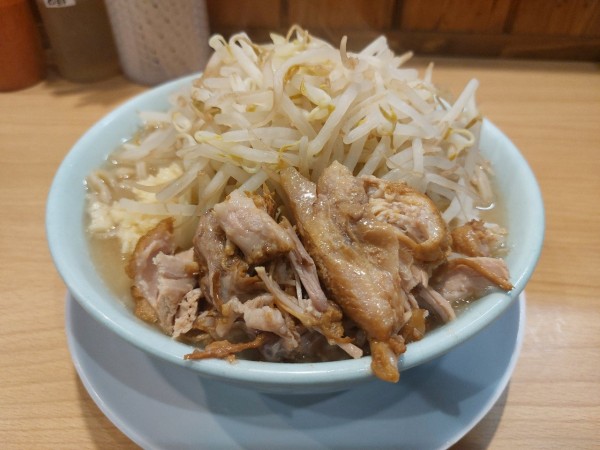 「中ラーメン(麺300g豚2枚相当) 880円」@豚と脂。の写真