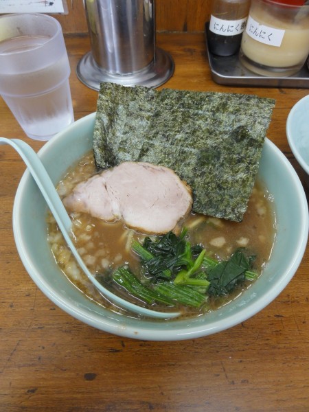「半ラーメン600円薄背脂」@横浜ラーメン 武蔵家 成増店の写真