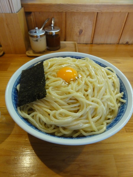 「冷やし新塩油中盛1000円生卵50円」@自家製中華そば としおかの写真