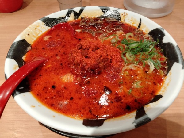 「赤賀正」@神戸豚骨らーめん 賀正軒 三宮店の写真