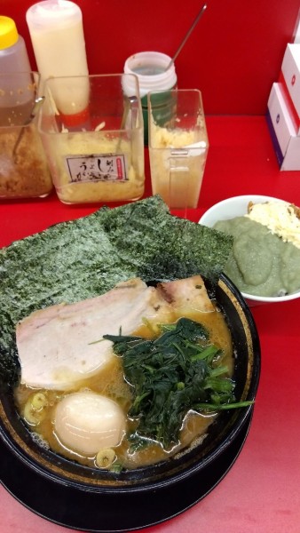 「のりたまラーメン+半ライス」@家系ラーメン王道家直伝 との丸家 松飛台店の写真