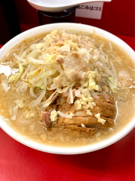 「大ブタ ニンニクヤサイアブラ」@ラーメン二郎 京急川崎店の写真