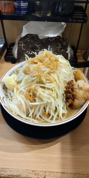 「小ラーメン ニンニク、ヤサイマシマシ、アブラ、カラメ」@豚山 神保町店の写真