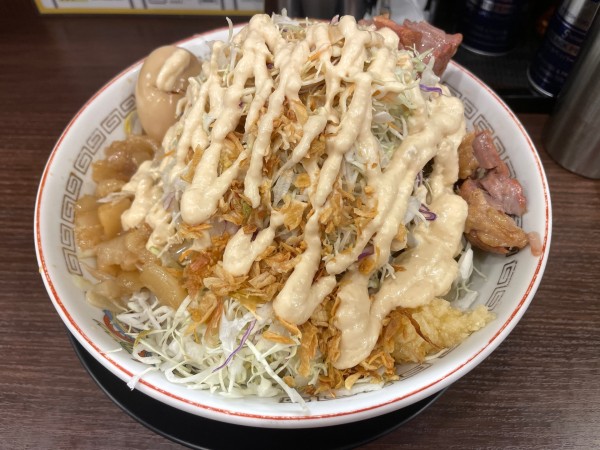 「小豚＋冷やし＋味玉（ニンニク少し、脂、カラメ、ガリマヨ）」@豚山 下高井戸店の写真