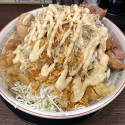 小豚＋冷やし＋味玉（ニンニク少し、脂、カラメ、ガリマヨ）